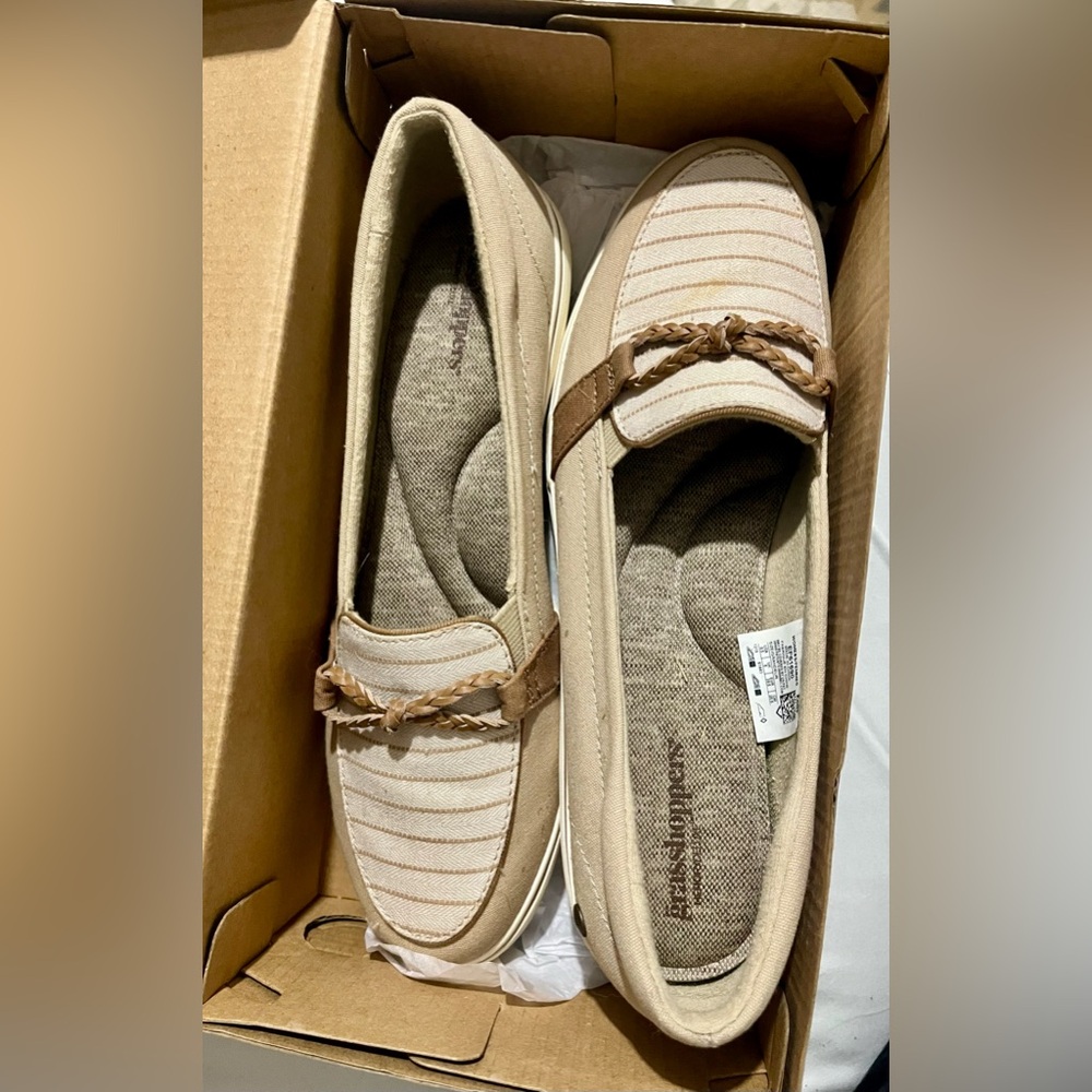 Women’s Keds Grasshoppers Size 8.5 Tan &White
